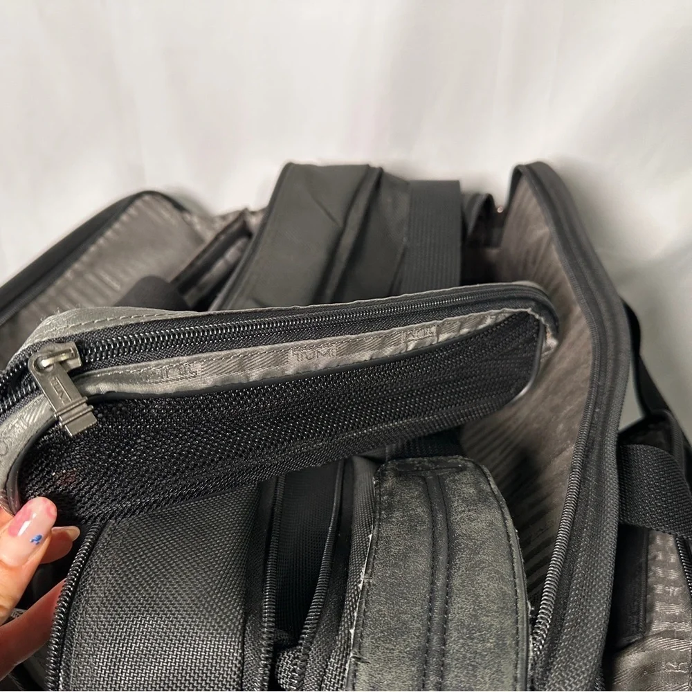 Tumi Alpha 2 Expandable Laptop Briefcase Mens Black Ballistic Nylon Business